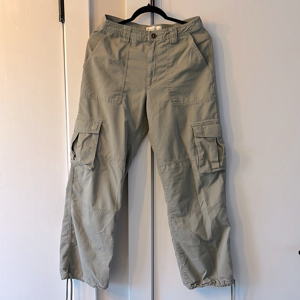 Abercrombie High Waist Relaxed Cargo Pants
